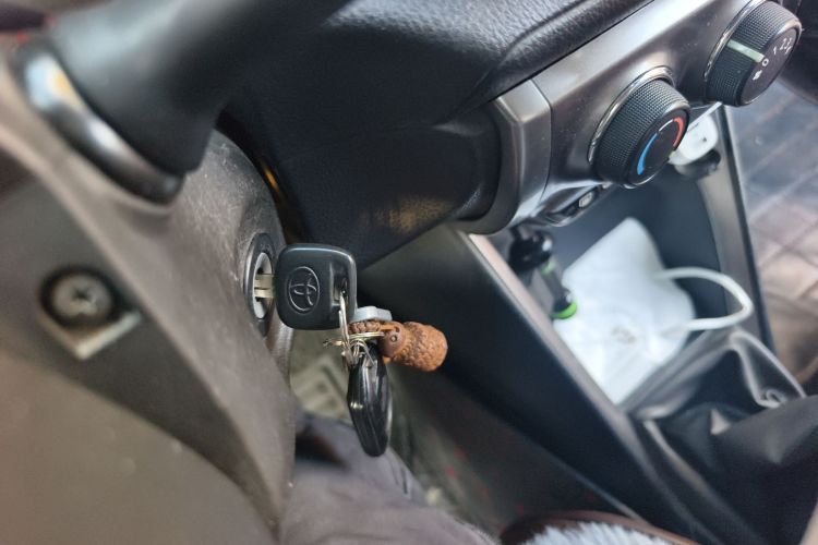 丰田 YARiS L 致炫 2014款 1.3E 手动魅动版中控内饰11