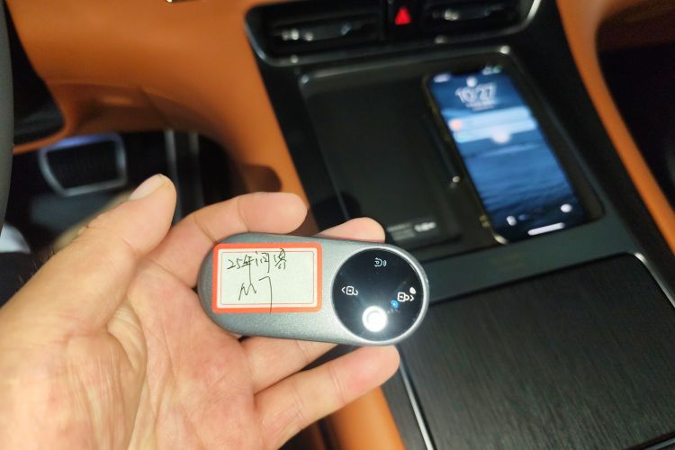 鸿蒙智行 问界M7 2026款 增程 Pro+四驱版 5座中控内饰7001