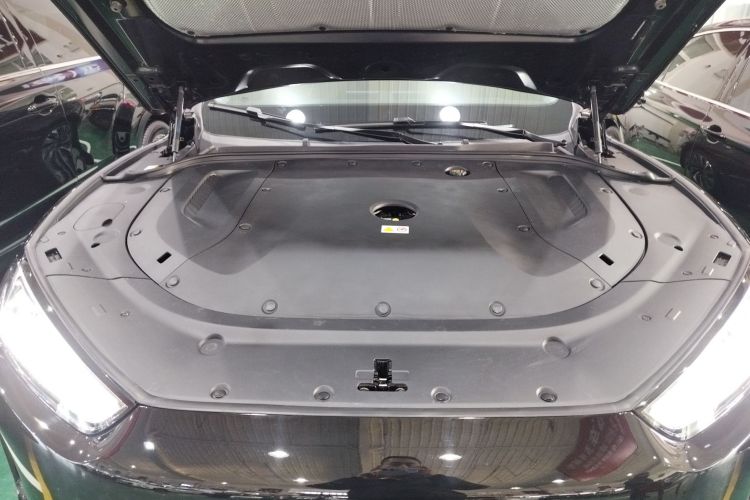 鸿蒙智行 问界M5 2022款 增程四驱至臻版机舱底盘24