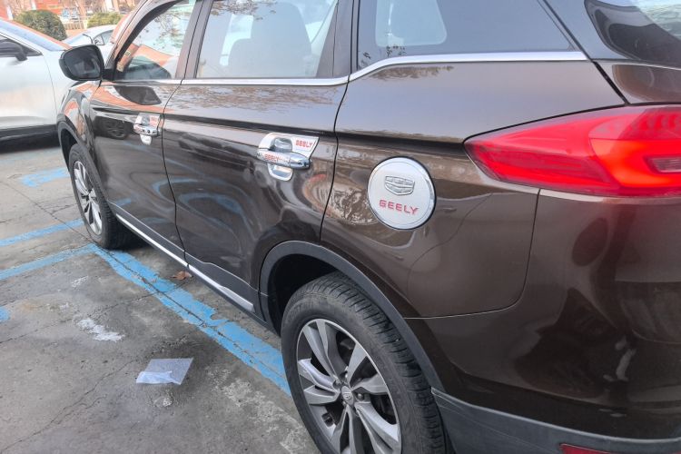 吉利汽车 博越 2016款 2.0L 手动智联型车身外观4