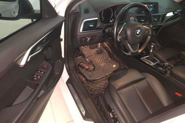 宝马1系 2018款 118i 运动型中控内饰7003