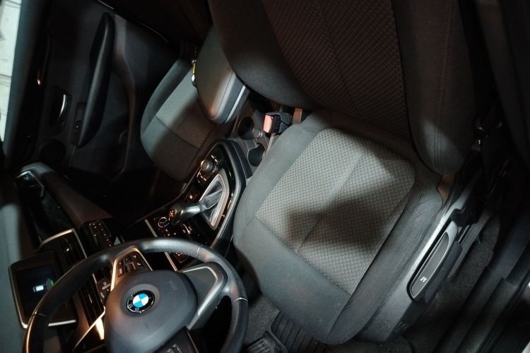 宝马2系旅行车 2018款 218i 时尚型中控内饰19