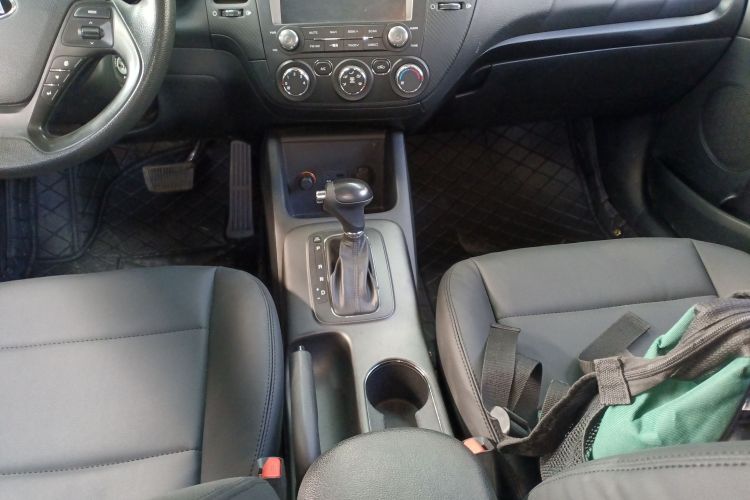 起亚K3 2013款 1.6L 自动GL中控内饰18