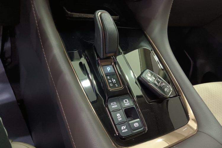 丰田 埃尔法 2024款 双擎 2.5L 臻享版中控内饰18