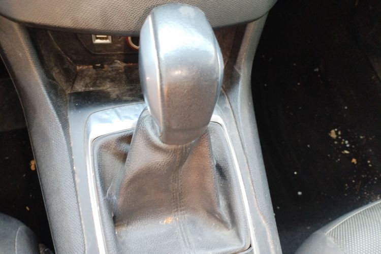 标致308S 2015款 1.2T 自动劲驰版中控内饰18