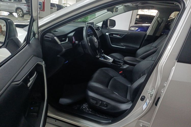 丰田 威兰达 2022款 2.0L CVT四驱豪华PLUS版局部细节19