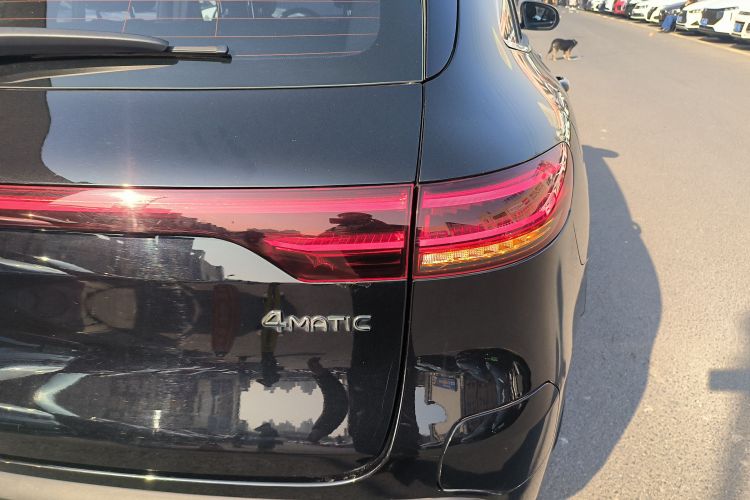 奔驰EQC 2022款 改款 EQC 400 4MATIC车身外观9