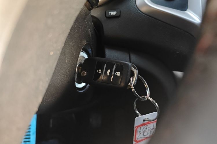 长安 逸动 2015款 1.6L 手动俊酷型 国V中控内饰11