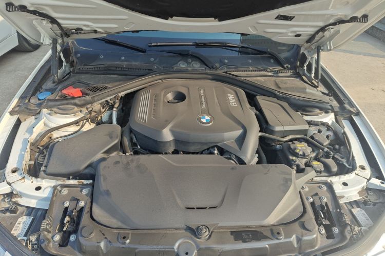 宝马3系 2019款 320Li 时尚型机舱底盘24