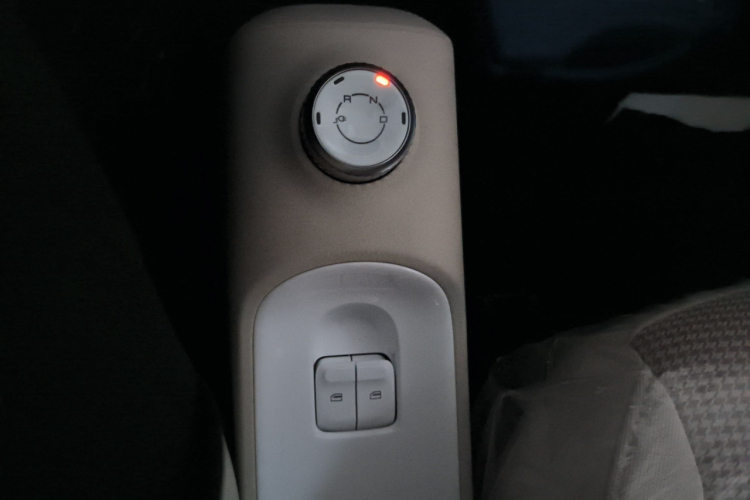 五菱汽车 宏光MINIEV 2024款 第三代 215km 青春版中控内饰18