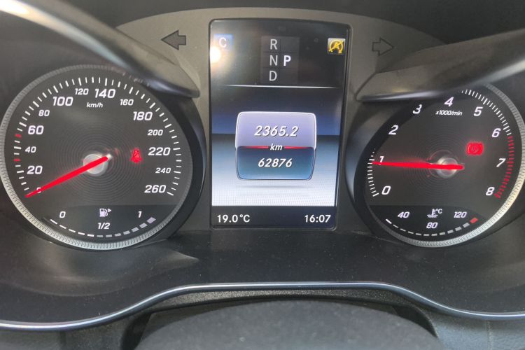 奔驰C级 2017款 改款 C 180 L 时尚型运动版中控内饰15