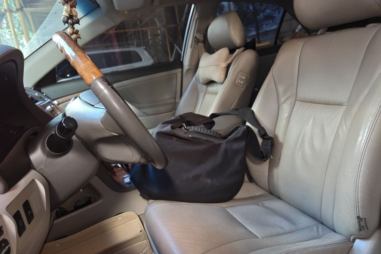 丰田 凯美瑞 2010款 200G NAVI豪华导航版中控内饰19