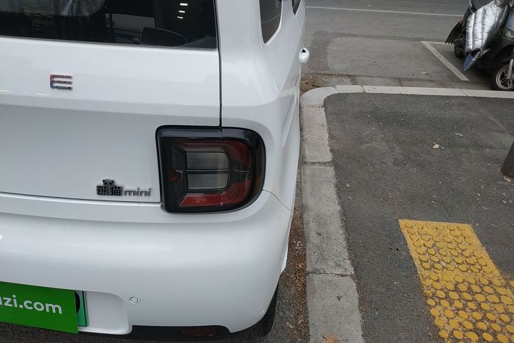 吉利银河 熊猫 2025款 210km 元气熊车身外观9