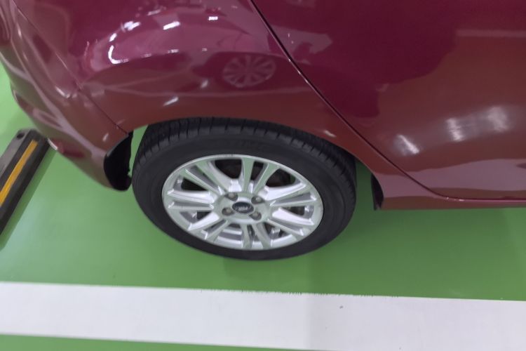 福特 嘉年华 2013款 两厢 1.5L 自动时尚型车身外观6008