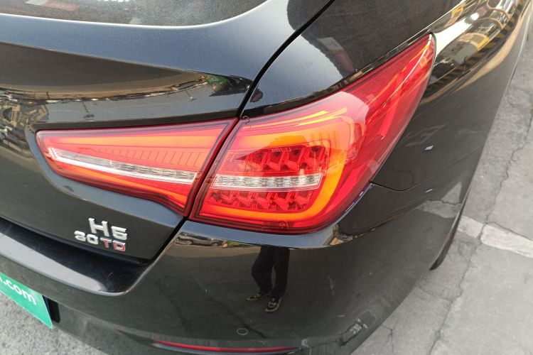 红旗H5 2019款 30TD 型动版车身外观9