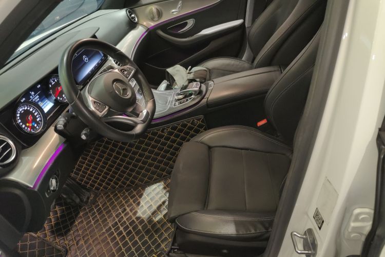 奔驰E级 2017款 E 200 运动型中控内饰19