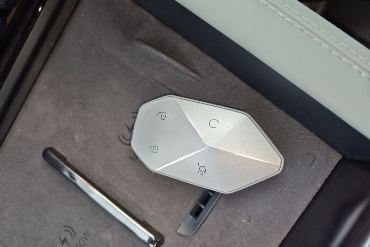 方程豹 豹5 2025款 云辇激光乾崑智驾版中控内饰7001