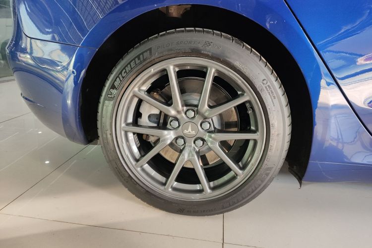 特斯拉 Model 3 2019款 标准续航后驱升级版车身外观6008