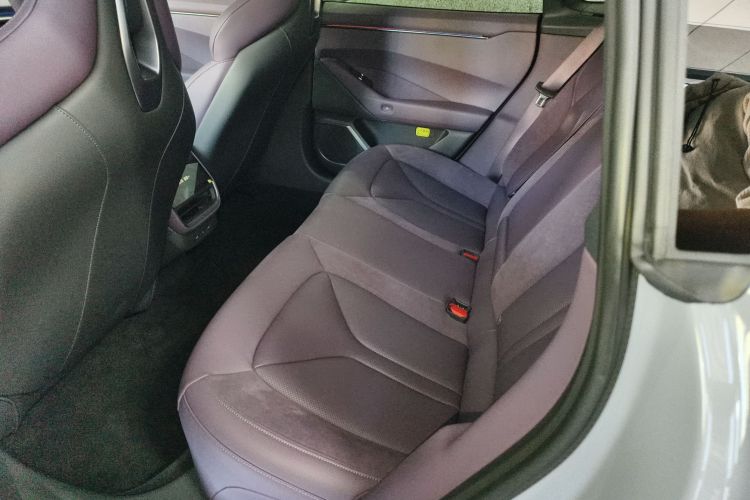 小鹏P7 2025款 702 长续航 Ultra中控内饰21