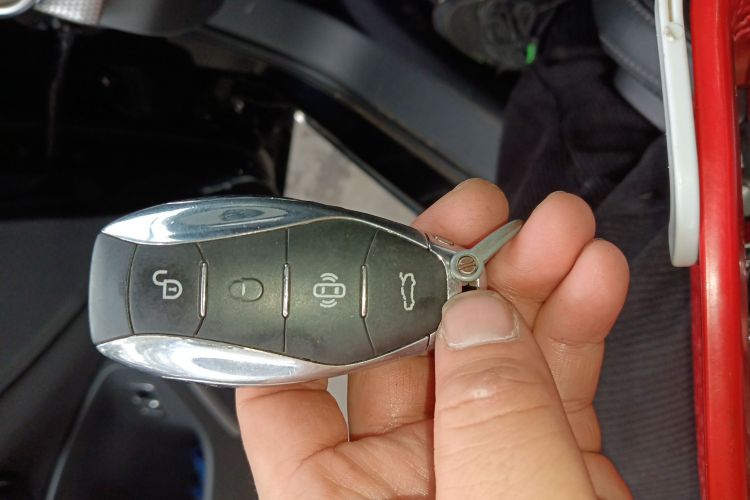 红旗H5 2023款 1.5T DCT智联旗韵版中控内饰7001