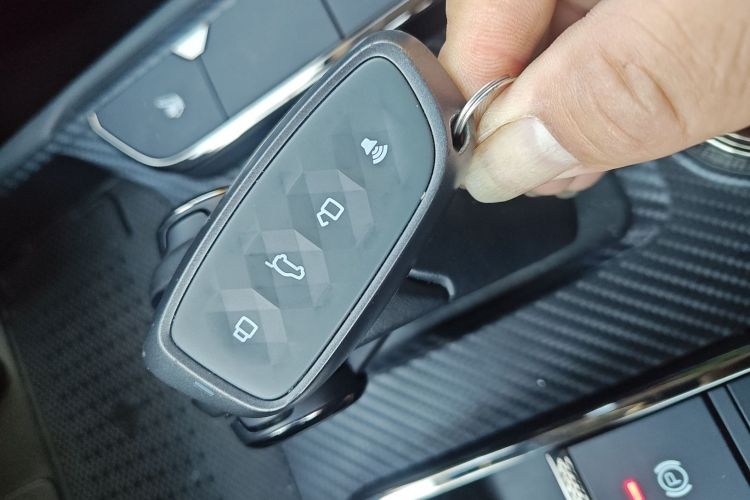 哈弗大狗 PLUS 新能源 2023款 DHT-PHEV 105km 潮电版Plus中控内饰11