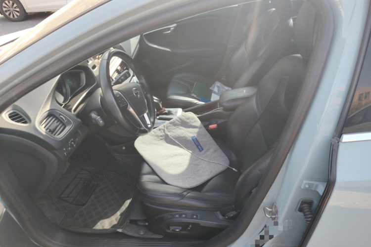 沃尔沃V40 2018款 T3 智雅版中控内饰19