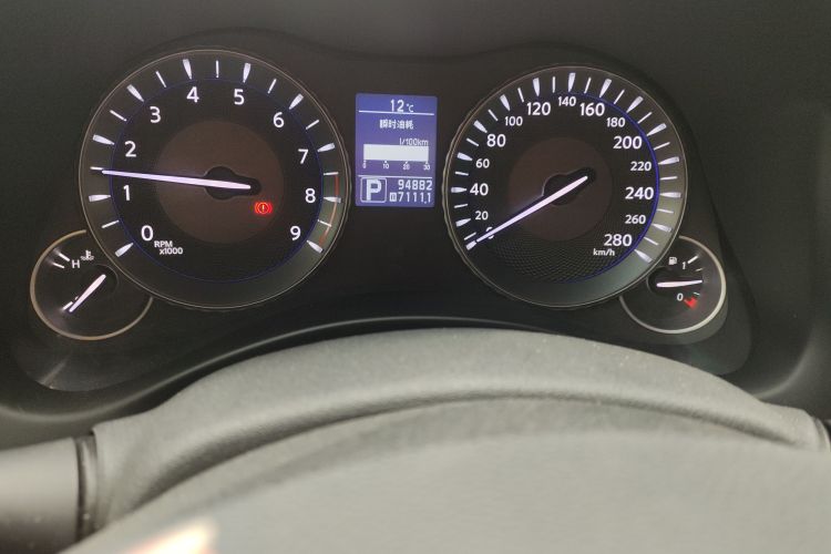 英菲尼迪Q70 2013款 Q70L 2.5L 舒适版中控内饰14