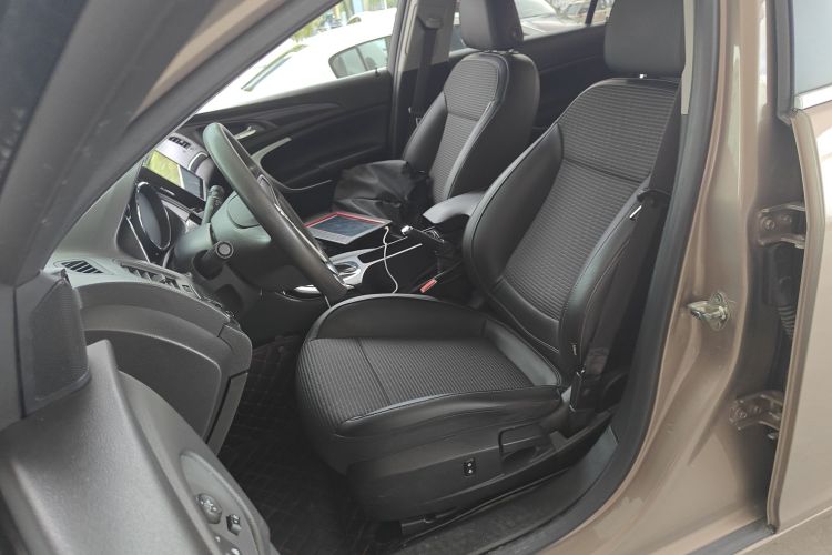 别克 君威 2015款 1.6T 领先技术型中控内饰19