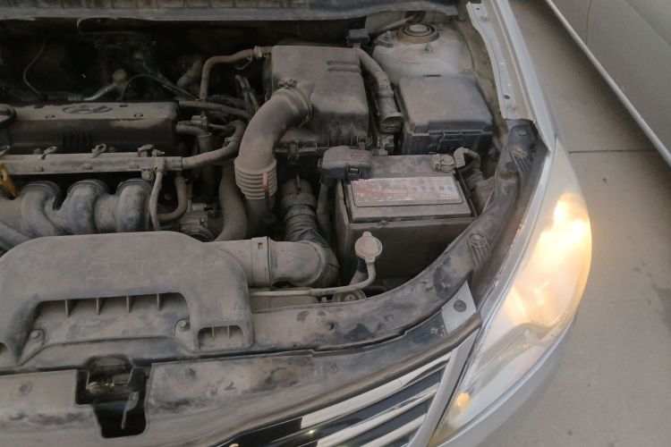 现代 悦动 2011款 1.6L 自动舒适型机舱底盘26