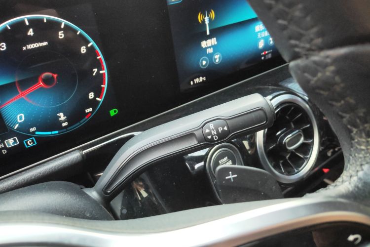 奔驰B级 2020款 B 200 动感型中控内饰18