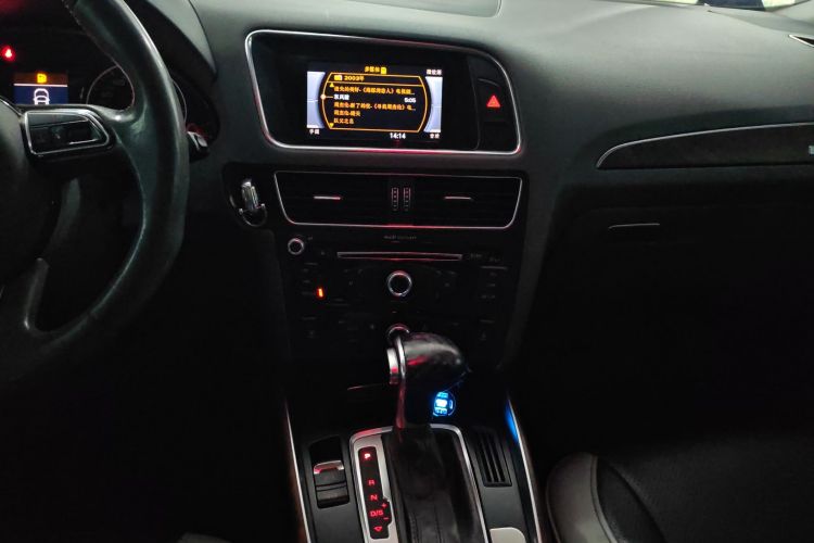 奥迪Q5 2016款 40 TFSI 进取型中控内饰16