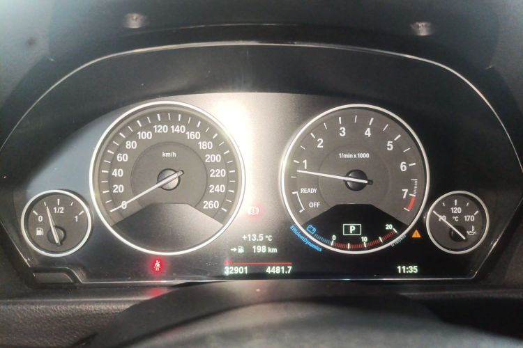 宝马3系GT 2019款 320i 时尚型中控内饰14