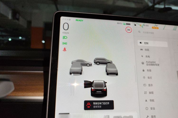特斯拉 Model 3 2022款 后轮驱动版中控内饰14