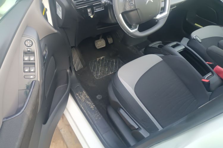 雪铁龙 C4 PICASSO 2015款 1.6T 时尚型 5座中控内饰7003