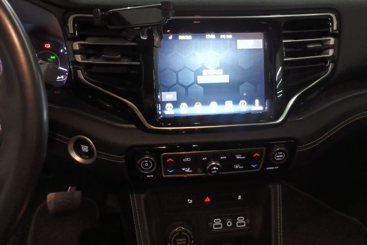 Jeep 大指挥官PHEV 2020款 2.0T 插电混动领先版中控内饰16