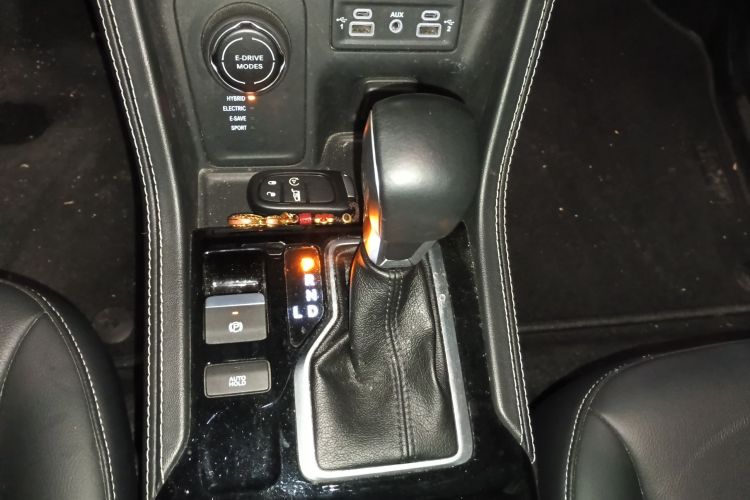 Jeep 大指挥官PHEV 2020款 2.0T 插电混动领先版中控内饰18