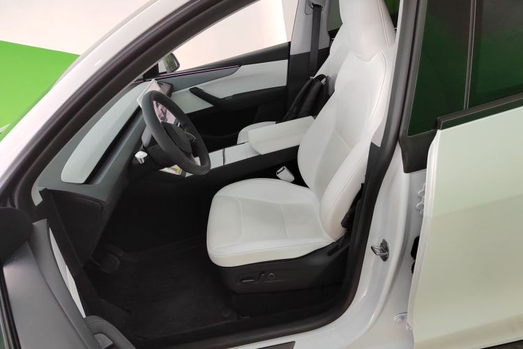 特斯拉 Model Y 2025款 后轮驱动版中控内饰19