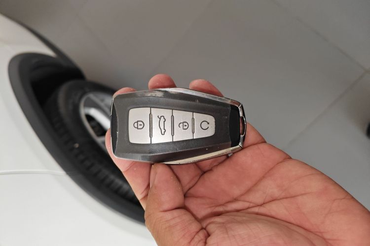 吉利汽车 豪越L 2024款 2.0T DCT尊贵型中控内饰11