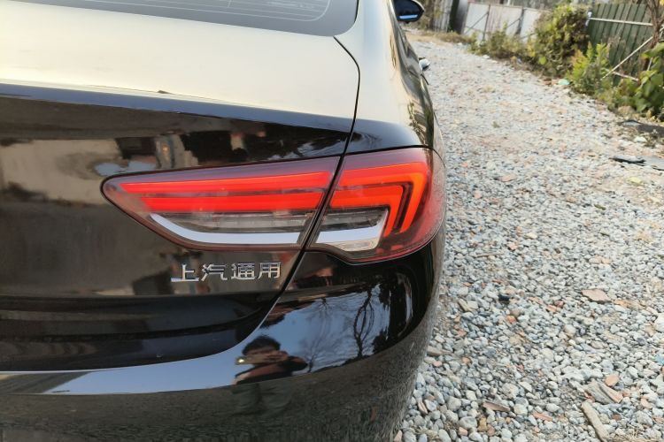 别克 君威 2020款 552T 豪华型车身外观9