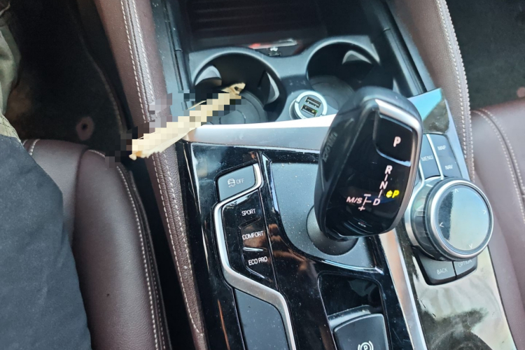 宝马5系 2019款 525Li M运动套装中控内饰18