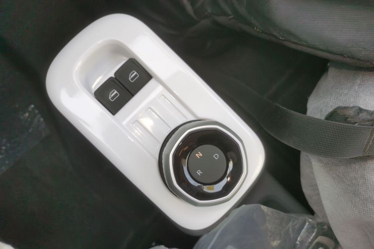 吉利银河 熊猫 2025款 210km 元气熊中控内饰18