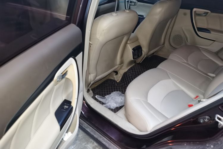 广汽传祺 传祺GA6 2015款 1.8T DCT舒适型中控内饰21