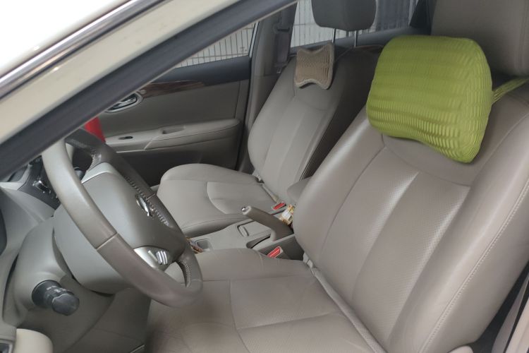 日产 轩逸 2014款 1.6XV CVT尊享版局部细节19