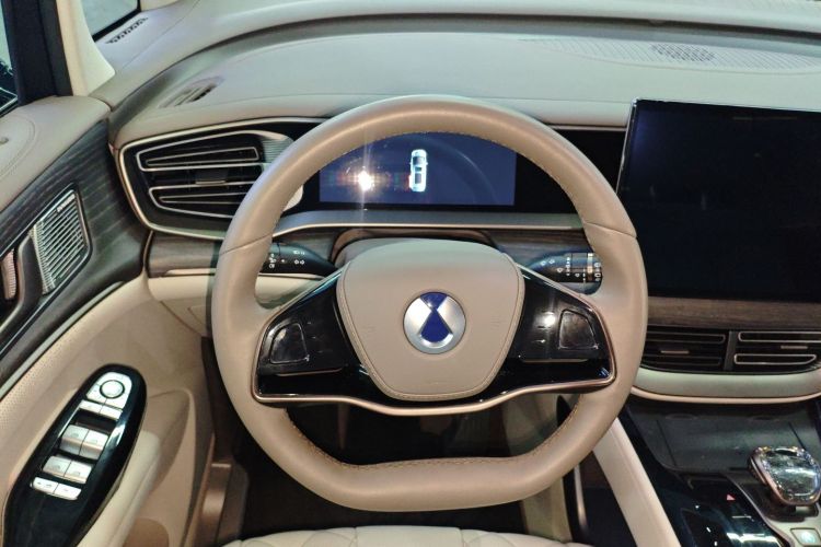 腾势D9 2022款 DM-i 970 四驱尊荣型中控内饰13