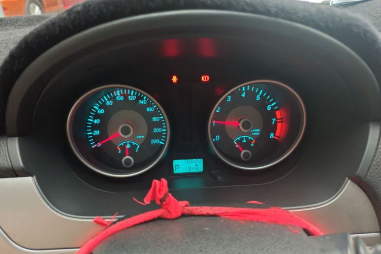 别克 凯越 2013款 1.5L 自动经典型中控内饰14