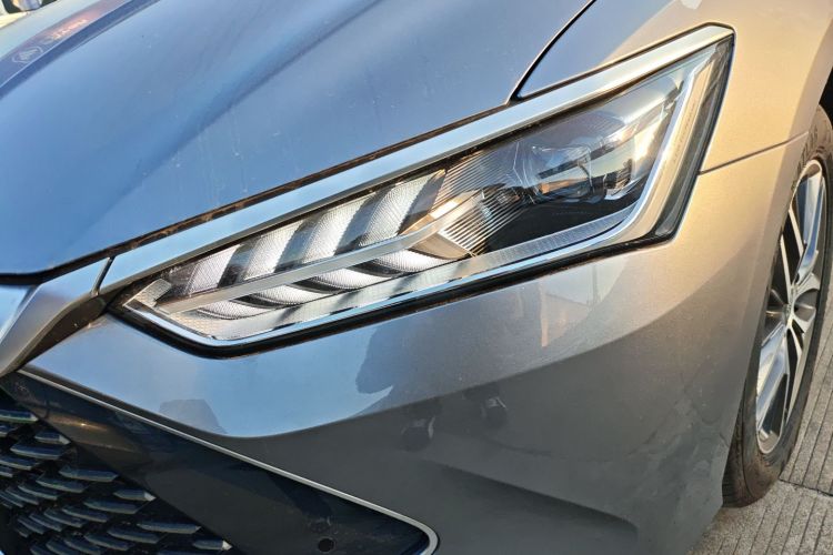 比亚迪 秦PLUS 2024款  荣耀版 DM-i 120KM超越型局部细节36