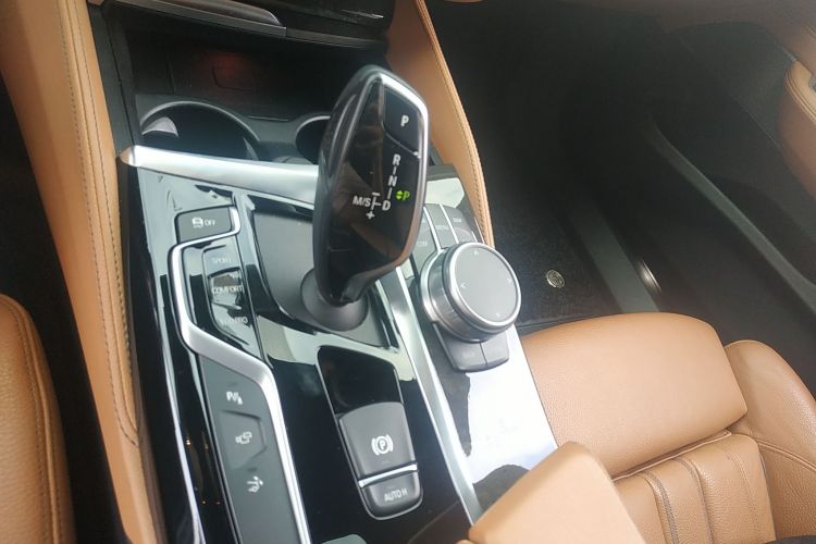 宝马6系GT 2019款 630i M运动套装中控内饰18