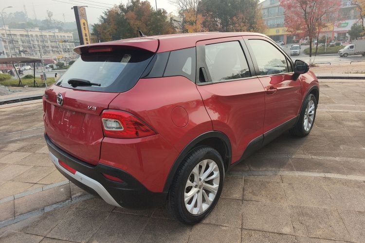 中华V3 2016款 1.5L 自动精英型车身外观7