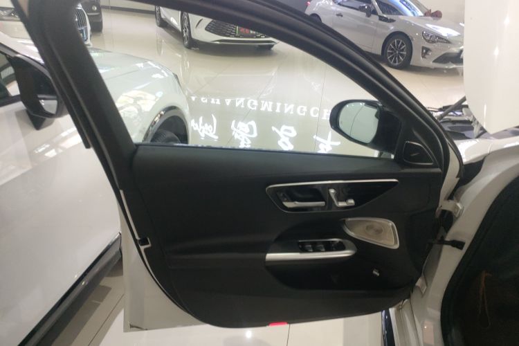 奔驰C级 2024款 改款 C 260 L 皓夜运动版中控内饰7007