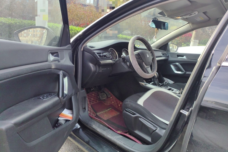 标致408 2015款 1.2T 自动豪华版中控内饰20